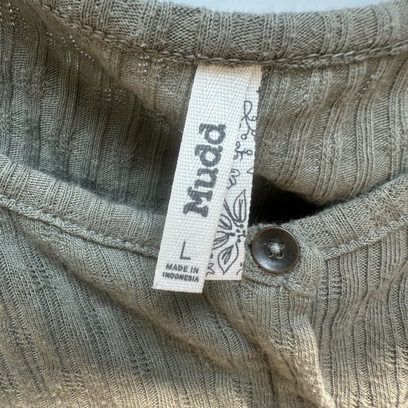 Mudd Sage Button-Down Ribbed Top - Picture 3 of 3